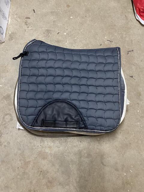 Tapis dressage gris