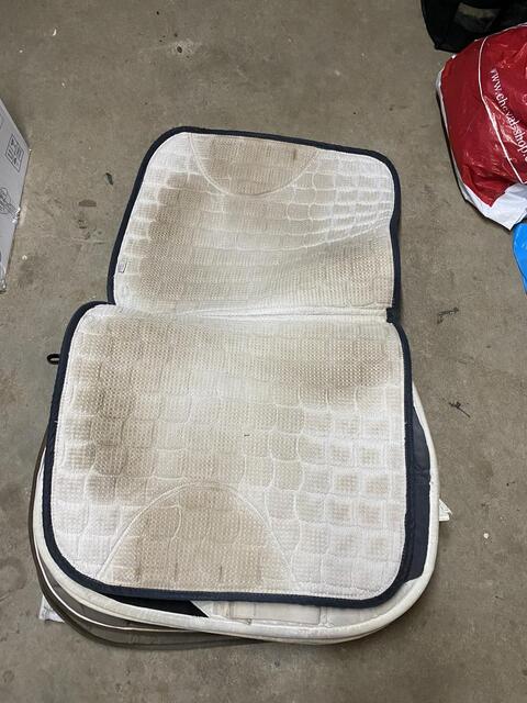 Tapis dressage gris