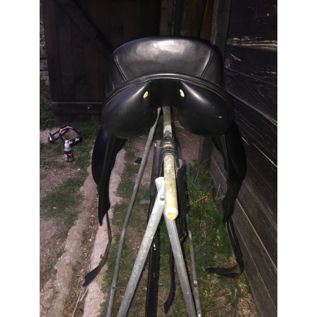SELLE de DRESSAGE