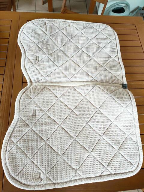 Tapis gris liseret bordeaux