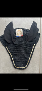 Bonnet court noir