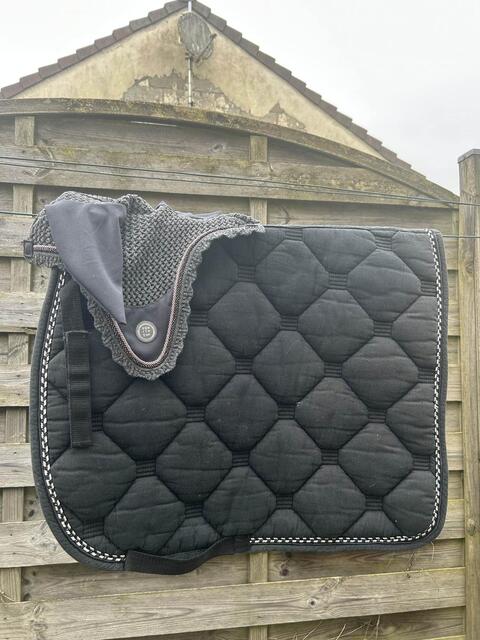 Tapis et bonnet Equi thème noir