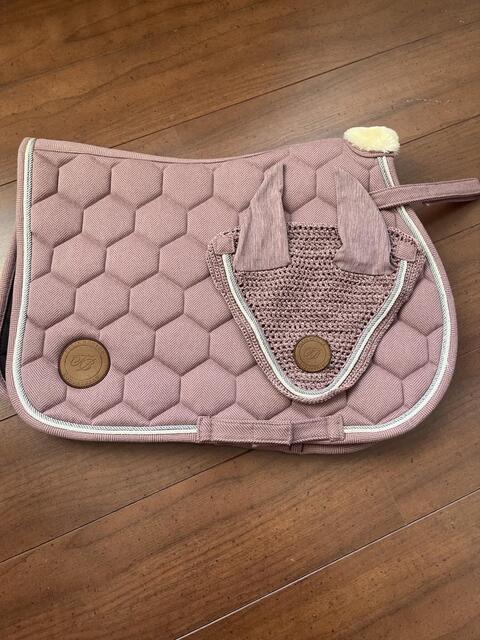Tapis + bonnet rose clair taille poney