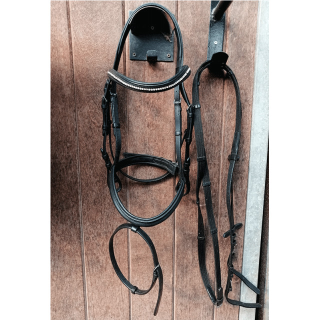 Bridon strass cuir noir avec rênes sangles Cob