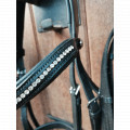 Bridon strass cuir noir avec rênes sangles Cob