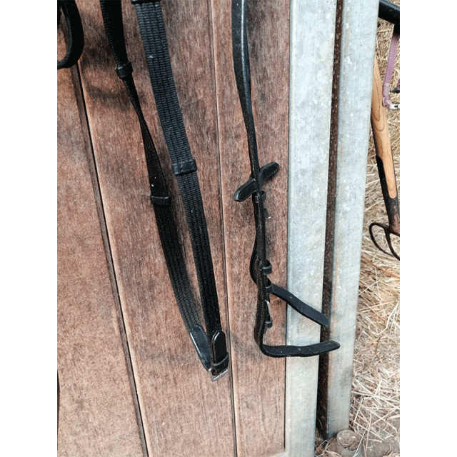 Bridon strass cuir noir avec rênes sangles Cob
