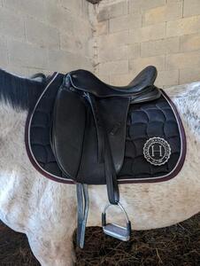 Selle de dressage 17.5