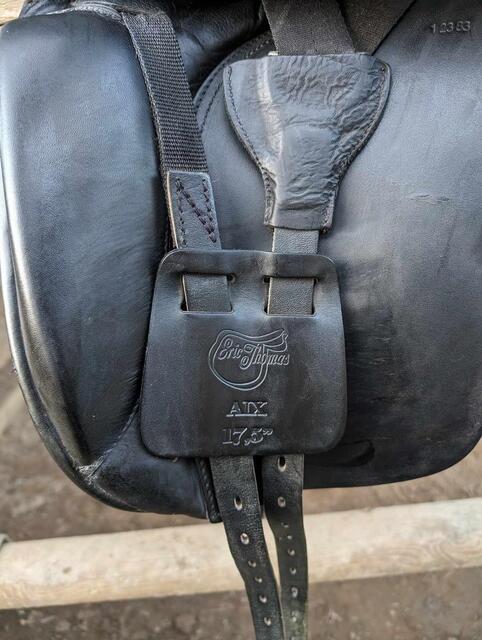 Selle de dressage 17.5
