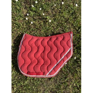 Tapis equitheme rouge coupé