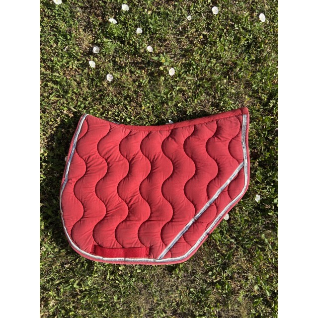 Tapis equitheme rouge coupé