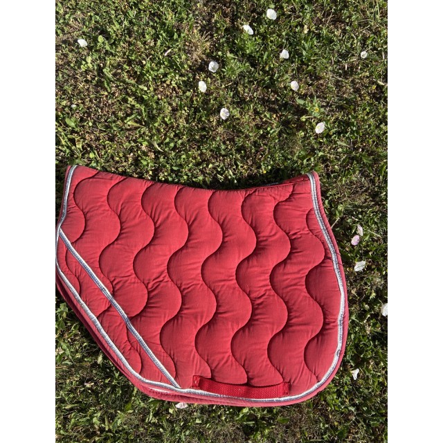 Tapis equitheme rouge coupé