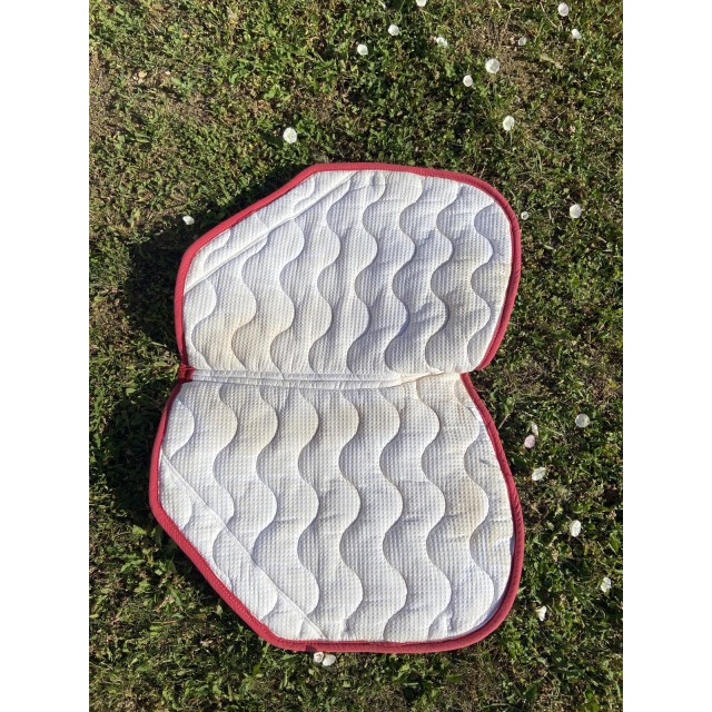 Tapis equitheme rouge coupé