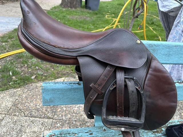 Selle childeric avec étriers flexon