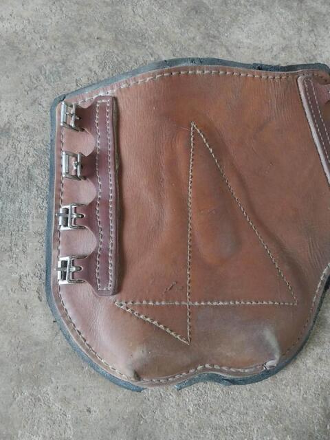 Protections cross cuir