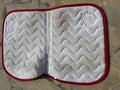tapis de selle Penelope Leprevost bleu marine liseret rouge et blanc