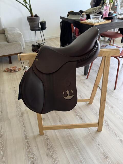 Selle Athena Bruno delgrange 17,5 obstacle