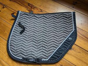 tapis gris/noir