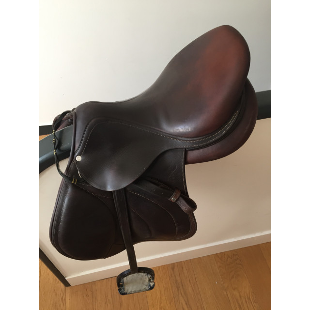 Selle Antares 2015 très bon état.