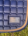 Tapis Equito bleu marine et rose gold
