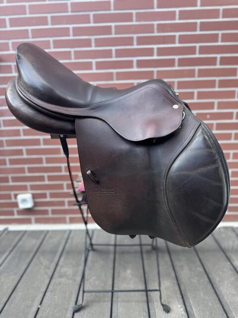 Selle GBS marron taille 17