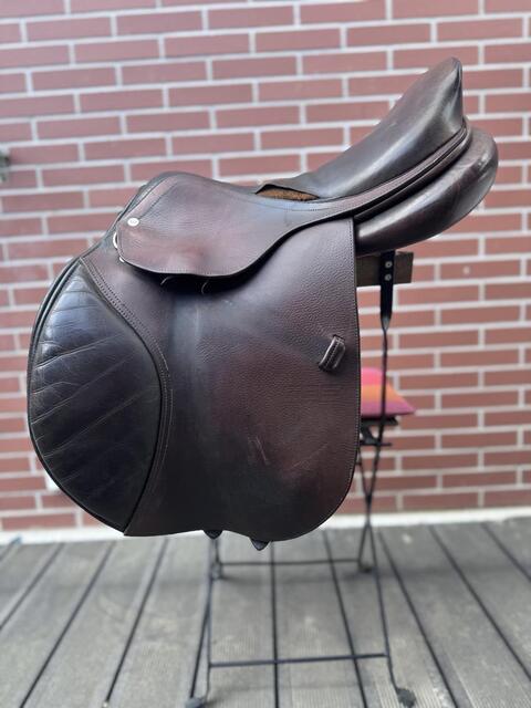 Selle GBS marron taille 17