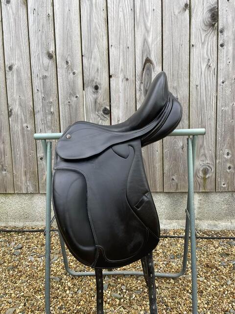 Selle de dressage