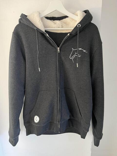 veste Kevin statut