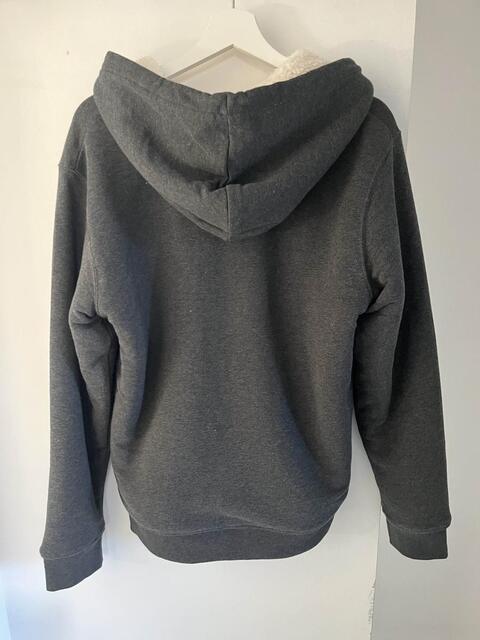 veste Kevin statut