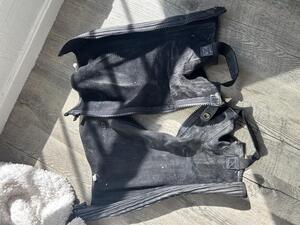 Chaps noires