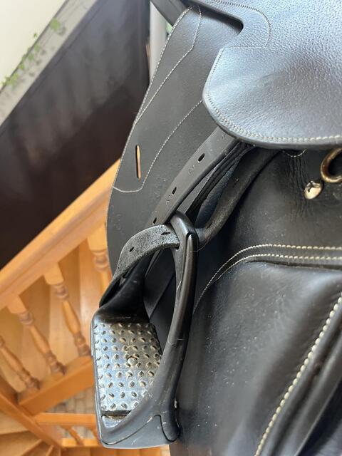 Selle mixte Pessoa 17,5 pouces noir