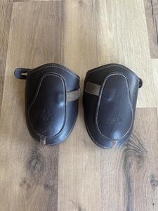 Protèges boulets en cuir