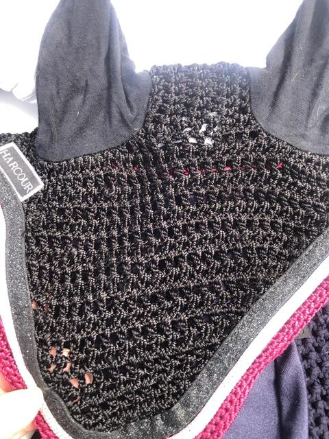 bonnet harcour noir et bordeaux