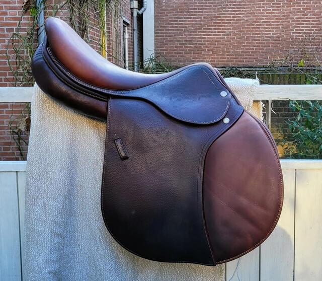 Selle Renaissance modèle M — État excellent, matelassures laine ajustable