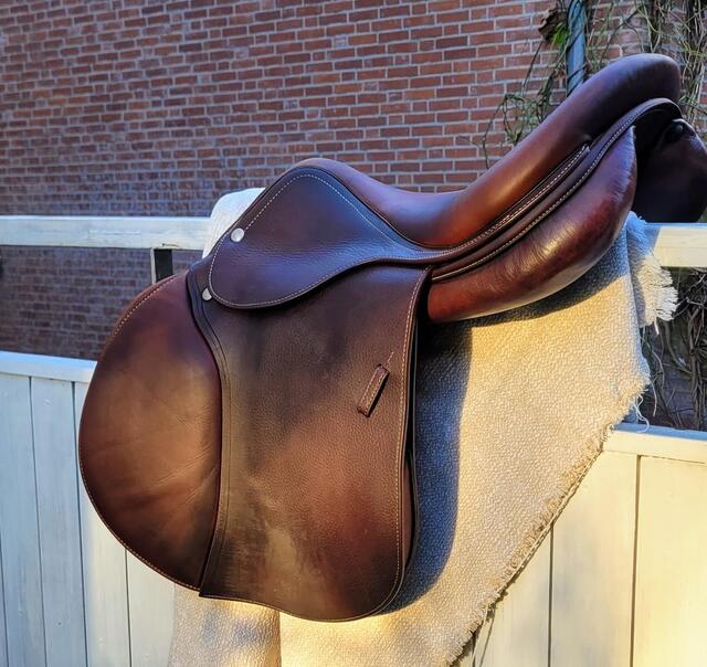Selle Renaissance modèle M — État excellent, matelassures laine ajustable