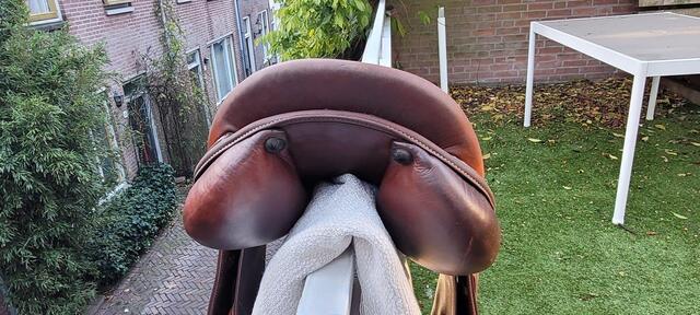 Selle Renaissance modèle M — État excellent, matelassures laine ajustable