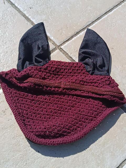Bonnet cheval bordeau et noir
