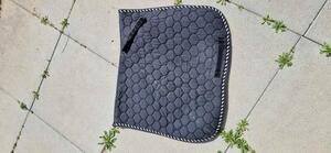 tapis noir simple