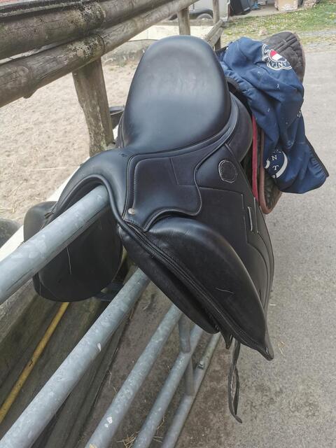 Selle dressage Antares signature 17'5