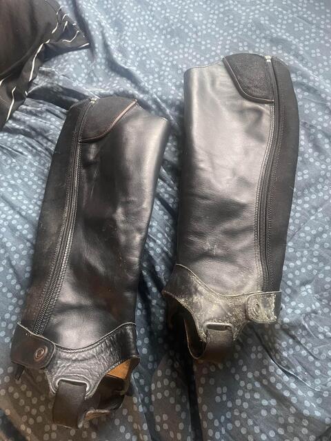 Mini-chaps en cuir noir