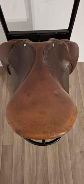 Selle cuir Fouganza 17,5" bon état avec étrivières et sangle