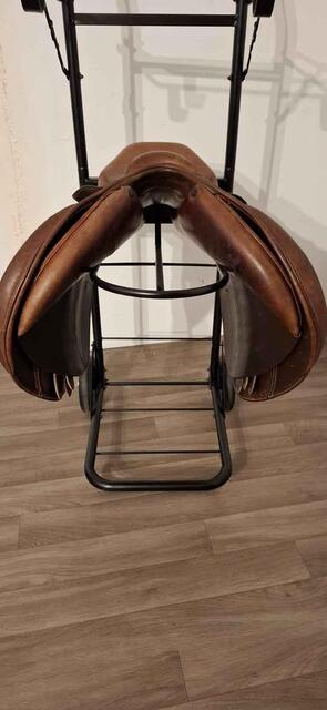 Selle cuir Fouganza 17,5" bon état avec étrivières et sangle