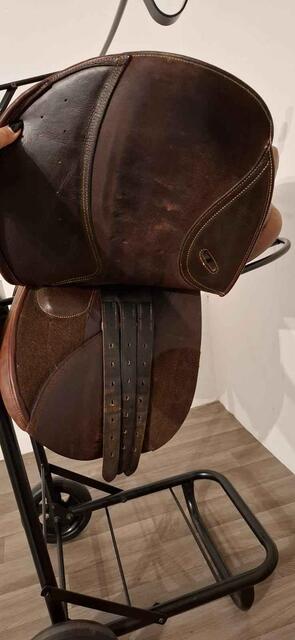 Selle cuir Fouganza 17,5" bon état avec étrivières et sangle