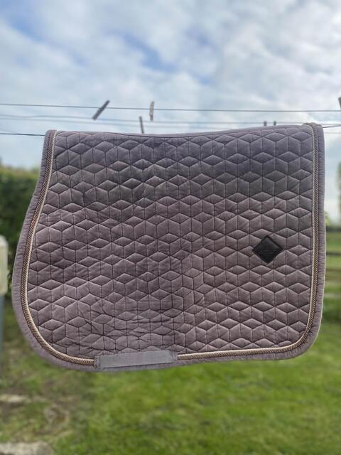 Ensemble Tapis/ Bonnet Kentucky velvet parme