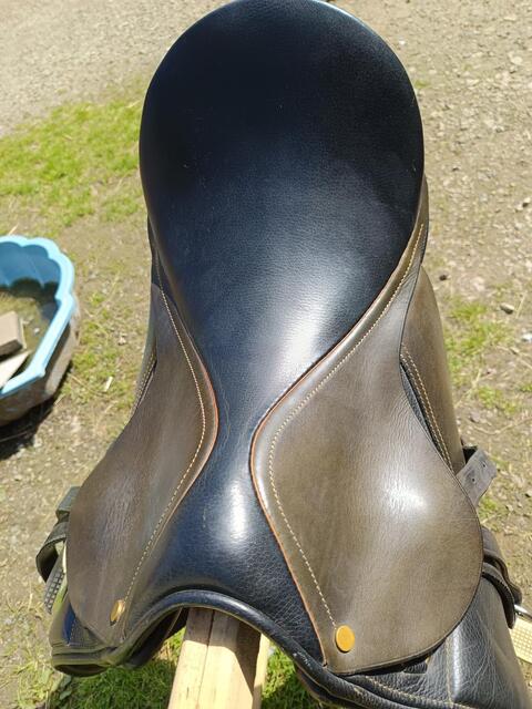 Selle de dressage cuir 2 couleurs