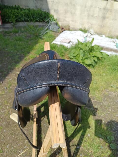 Selle de dressage cuir 2 couleurs