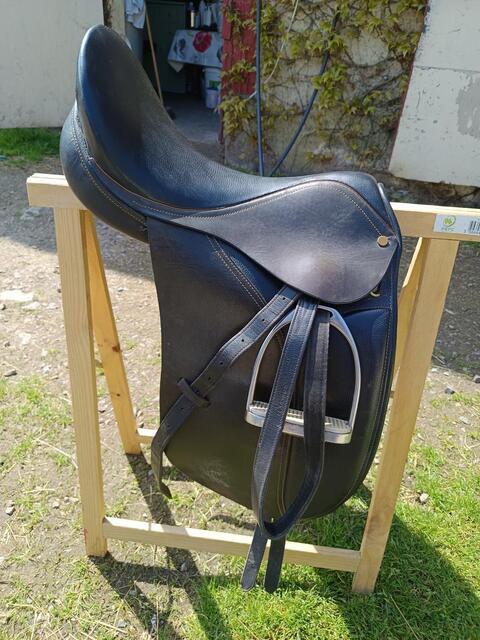 Selle de dressage cuir 2 couleurs