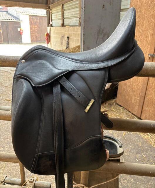 Selle dressage wintec contourbloc pro