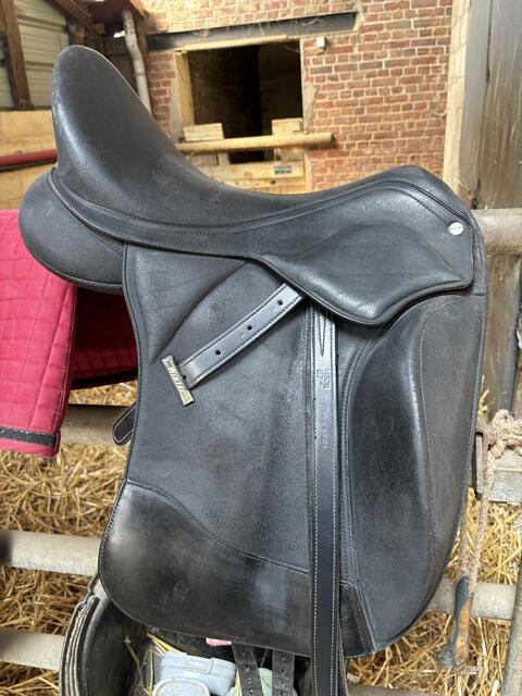 Selle dressage wintec contourbloc pro