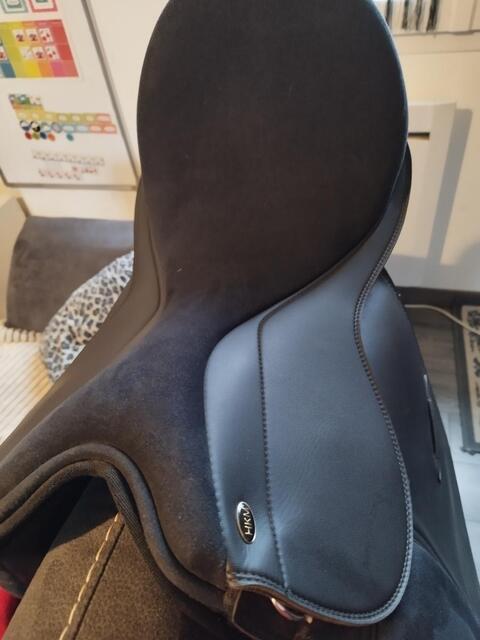 selle de dressage 17,5