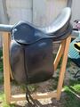 Selle de dressage cuir noir 17,5"
